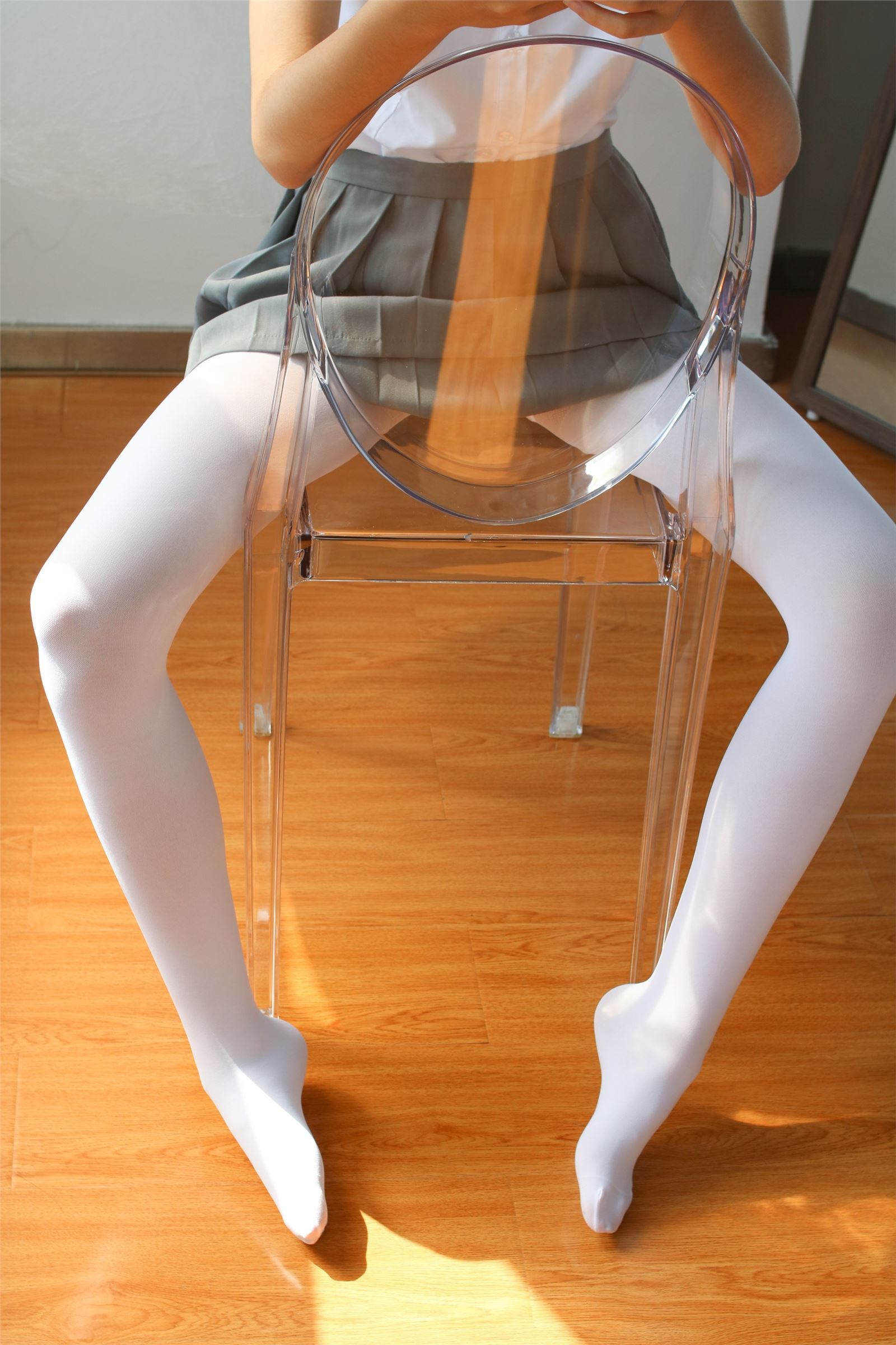 森萝财团写真 - [BETA-029] 玩手机的白丝少女 2